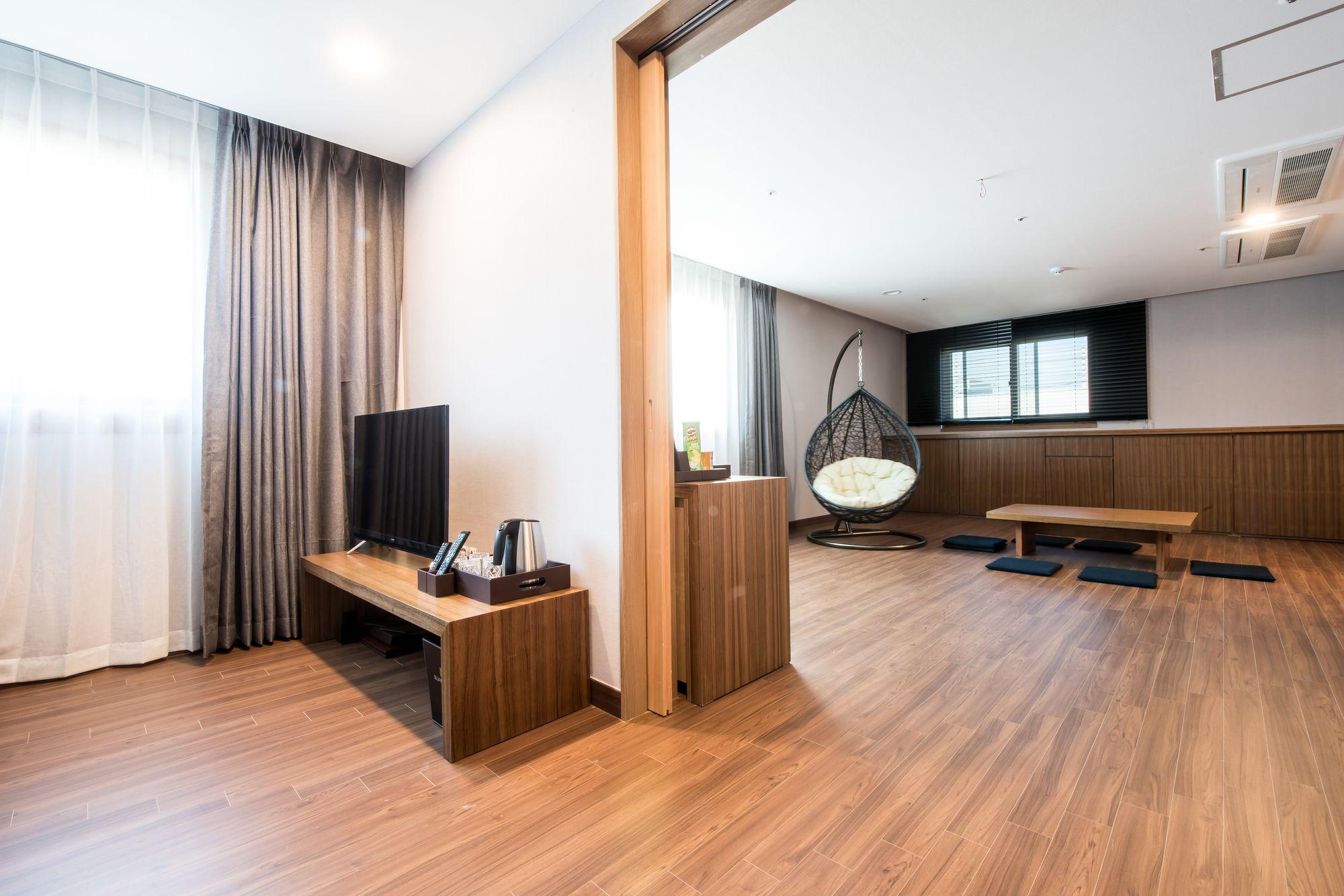 Silla Boutique Hotel Premium Кёнджу Экстерьер фото