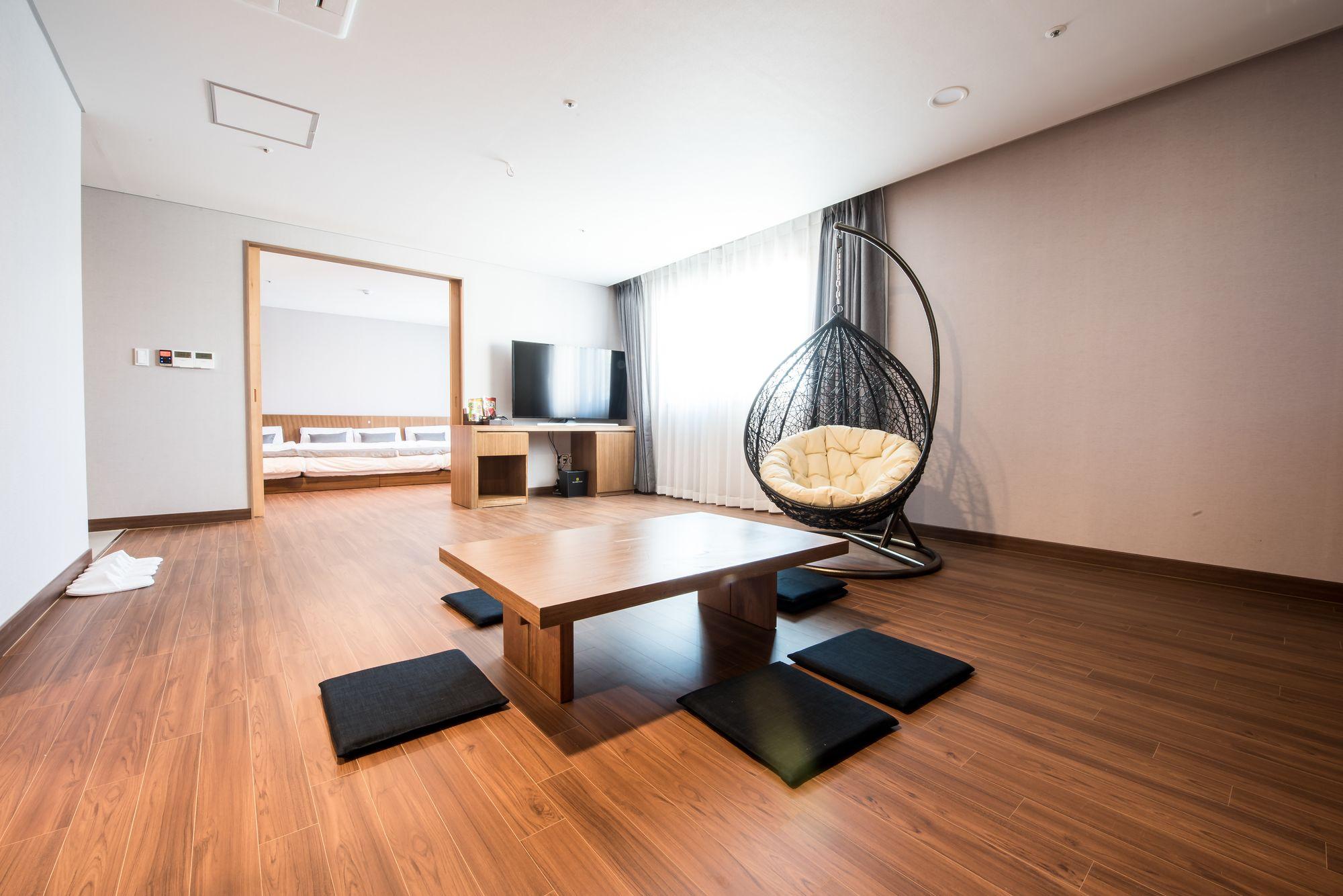 Silla Boutique Hotel Premium Кёнджу Экстерьер фото